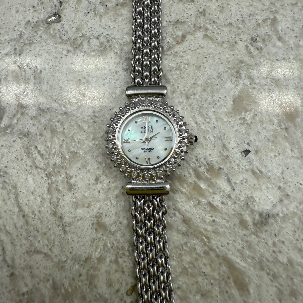 Pre- Owned women's Vintage Anne Klein Crystal face stainess steel‎ wristwatch